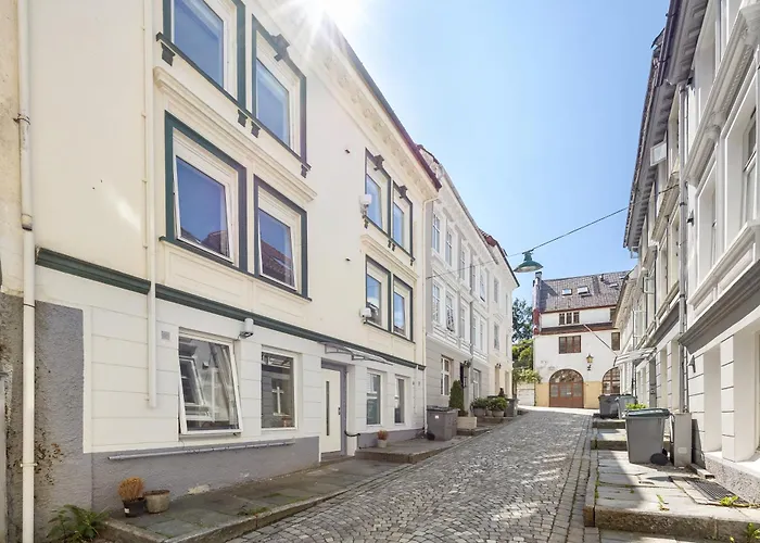 King Bed - Behind Bryggen - Renovated Des 23